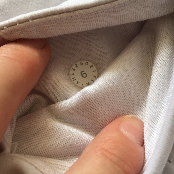 Lululemon shorts - Picture 3 of 4